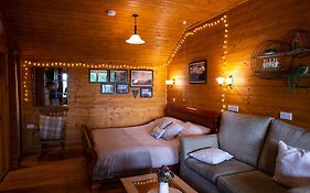 Cherry Cabin - Little Log Cabin In Wales