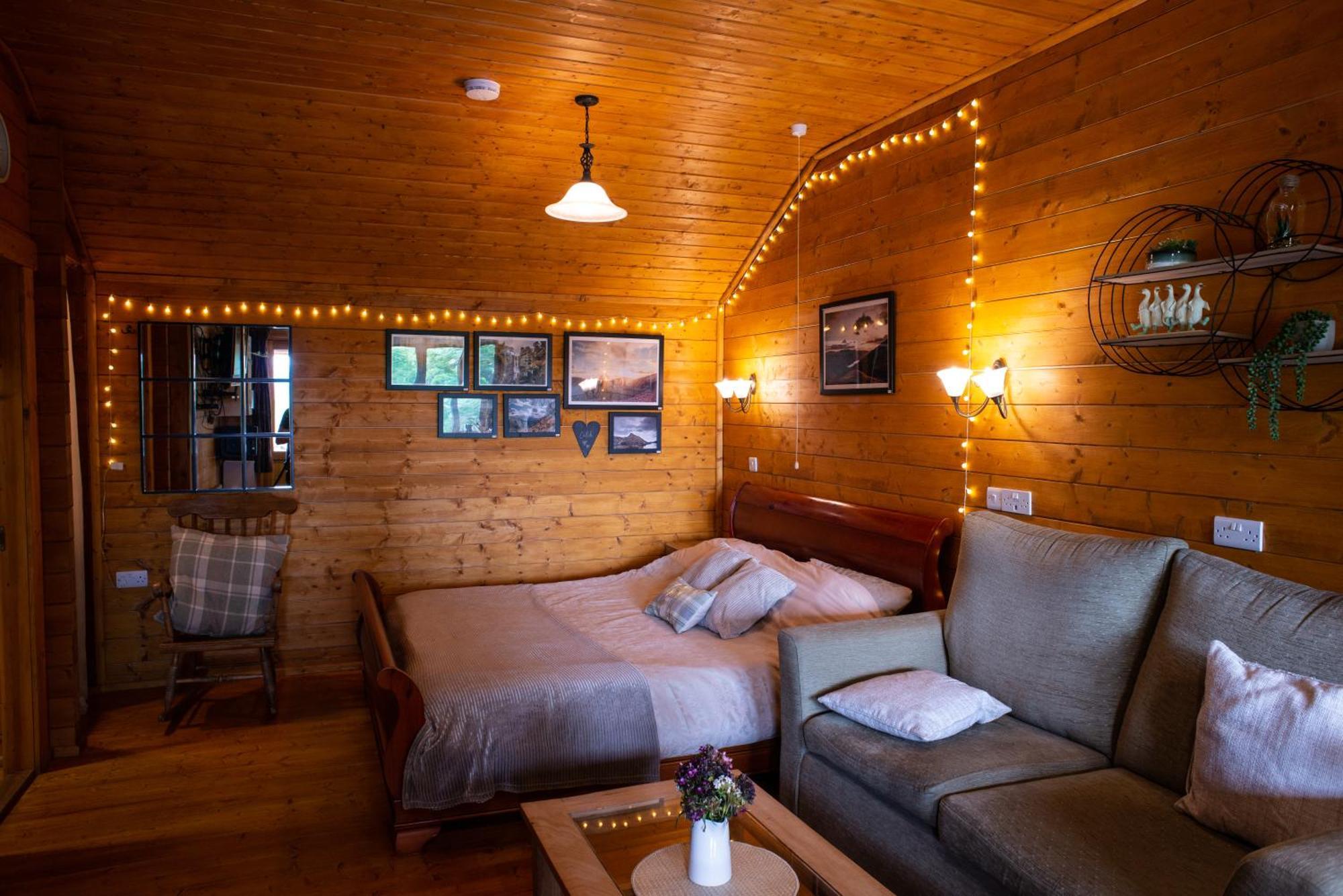 Cherry Cabin - Little Log Cabin In Wales Bettws Cedewain Exterior photo