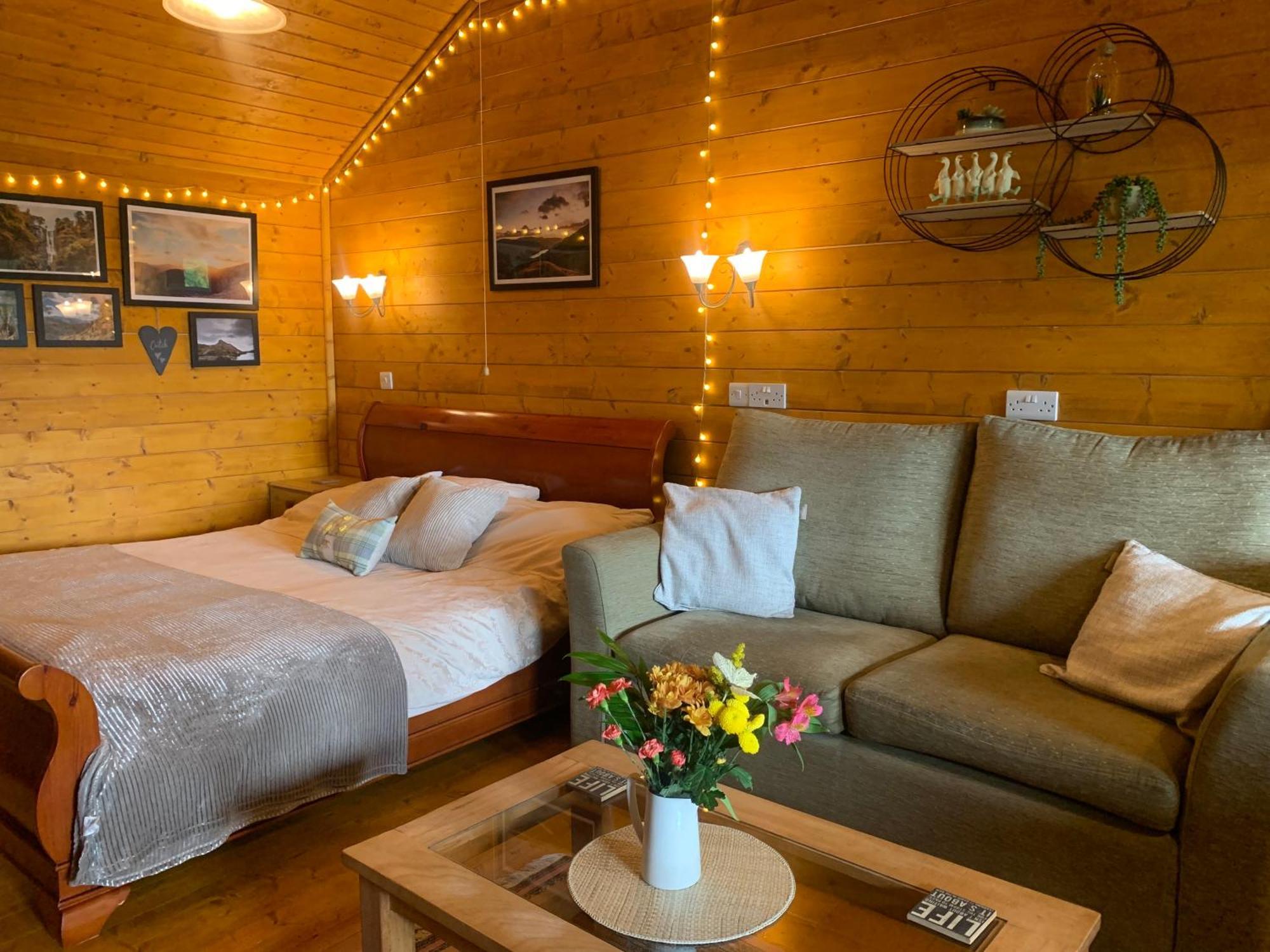 Cherry Cabin - Little Log Cabin In Wales Bettws Cedewain Exterior photo