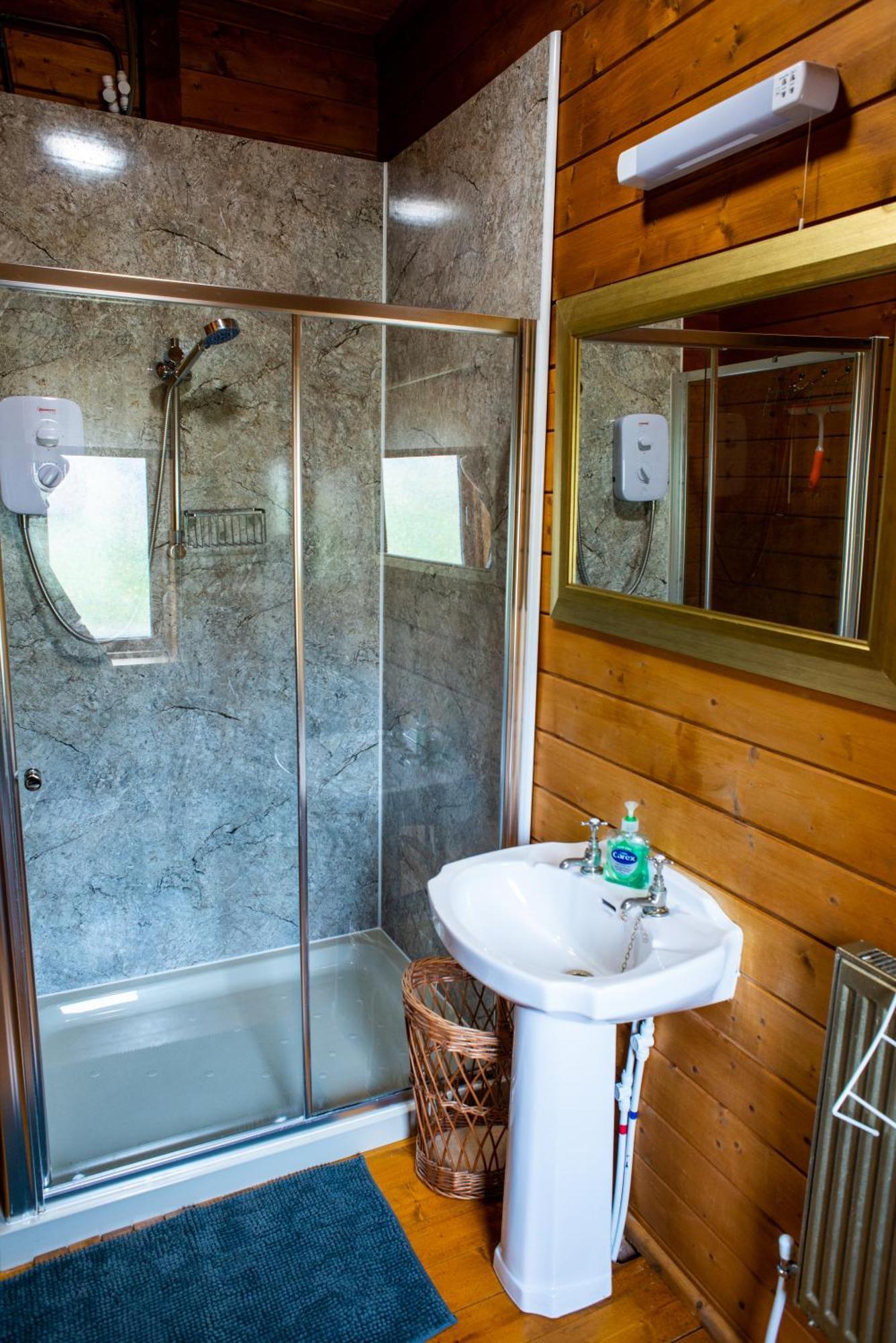 Cherry Cabin - Little Log Cabin In Wales Bettws Cedewain Exterior photo