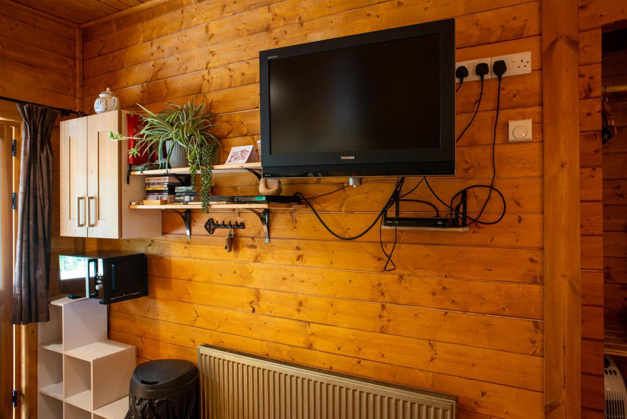 Cherry Cabin - Little Log Cabin In Wales Bettws Cedewain Exterior photo