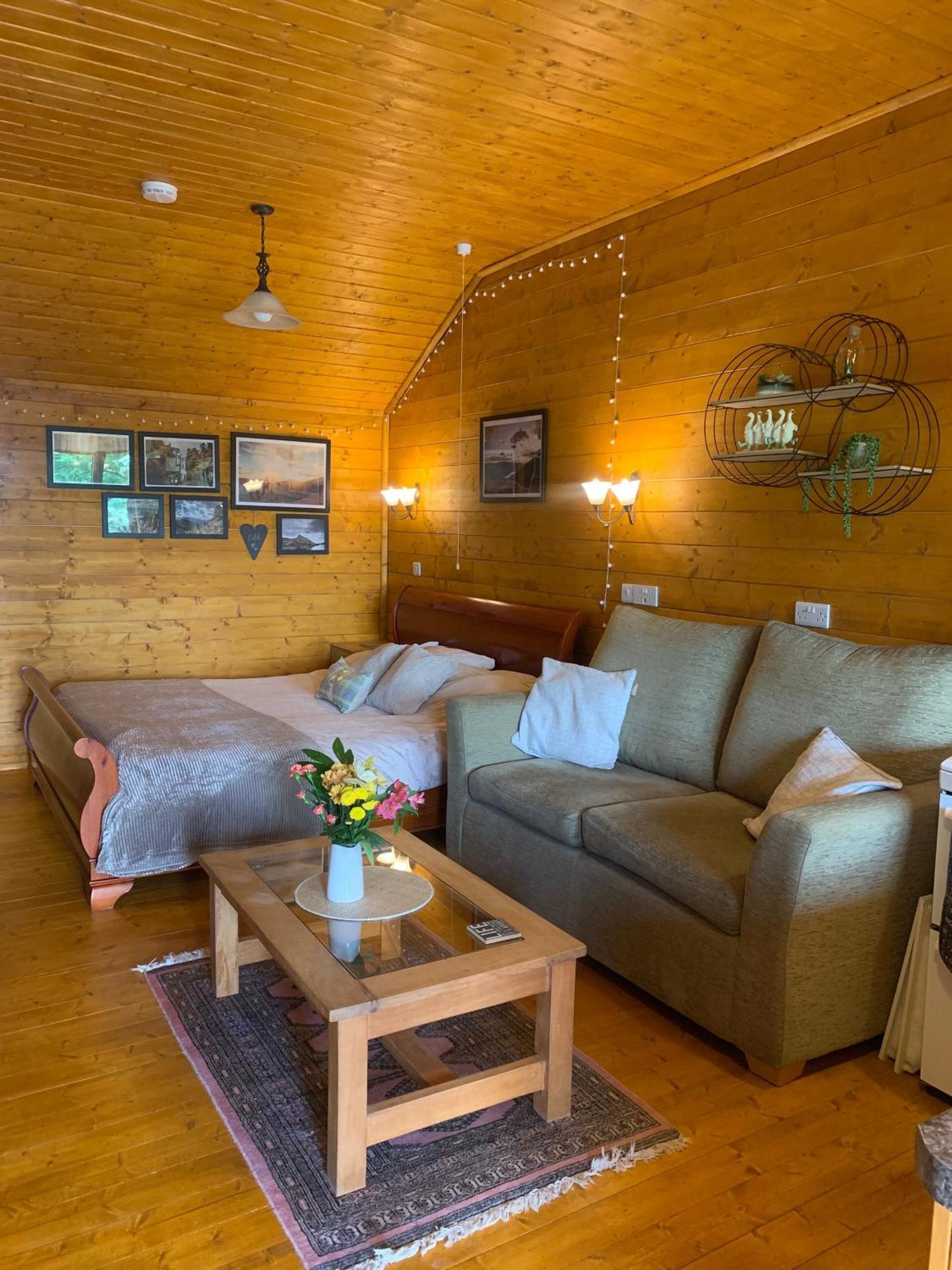 Cherry Cabin - Little Log Cabin In Wales Bettws Cedewain Exterior photo